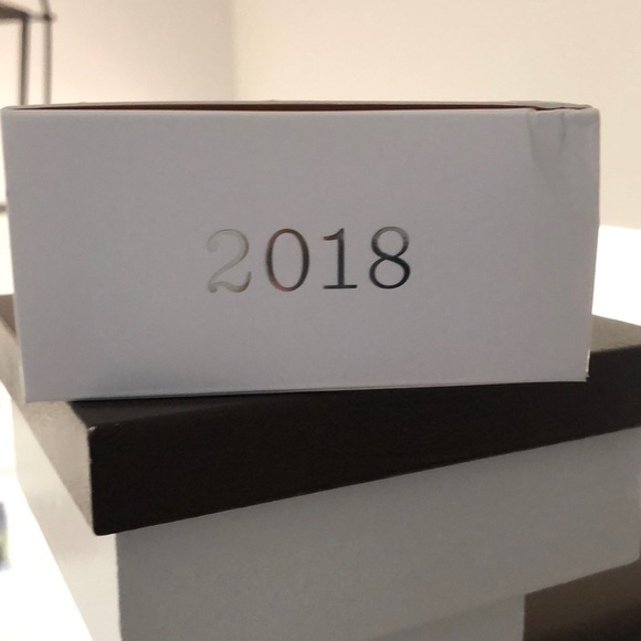 Hallmark 2018 Ornament 🌲 - Picture 2 of 8